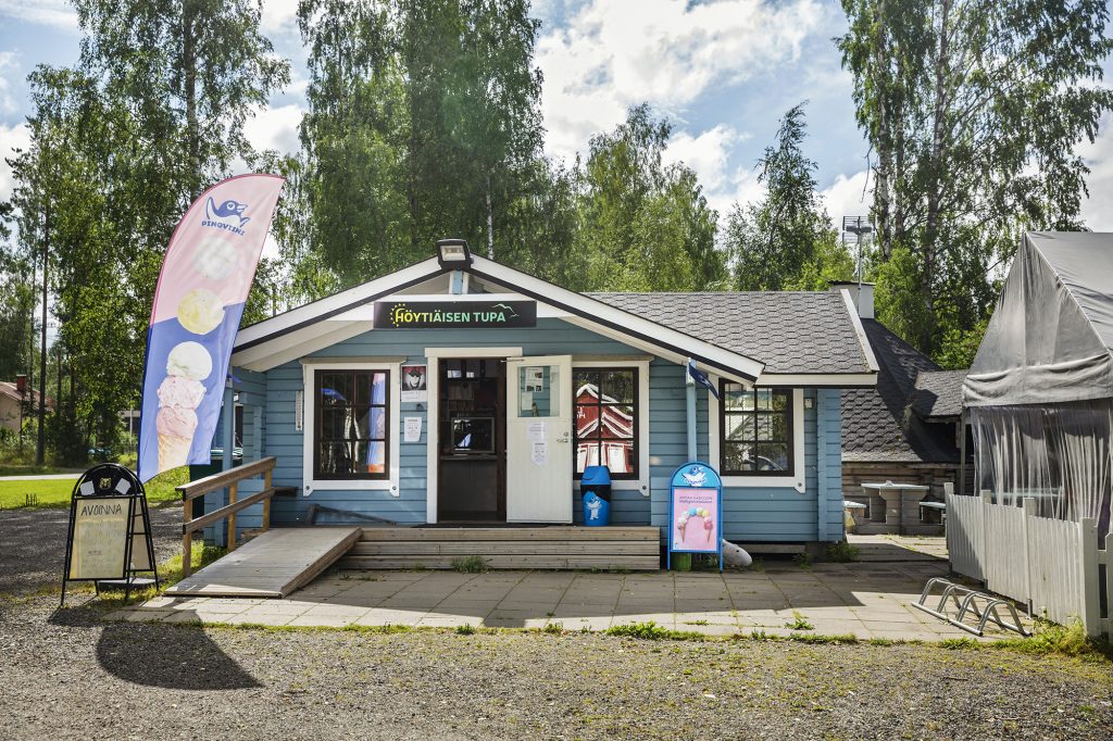 Höytiäisen Tupa kesäkahvila, rakennus ulkoa.