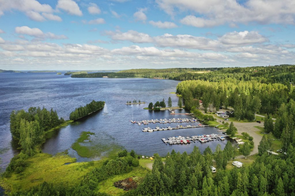 Kontionlahden satama ylhäältä kuvattuna.