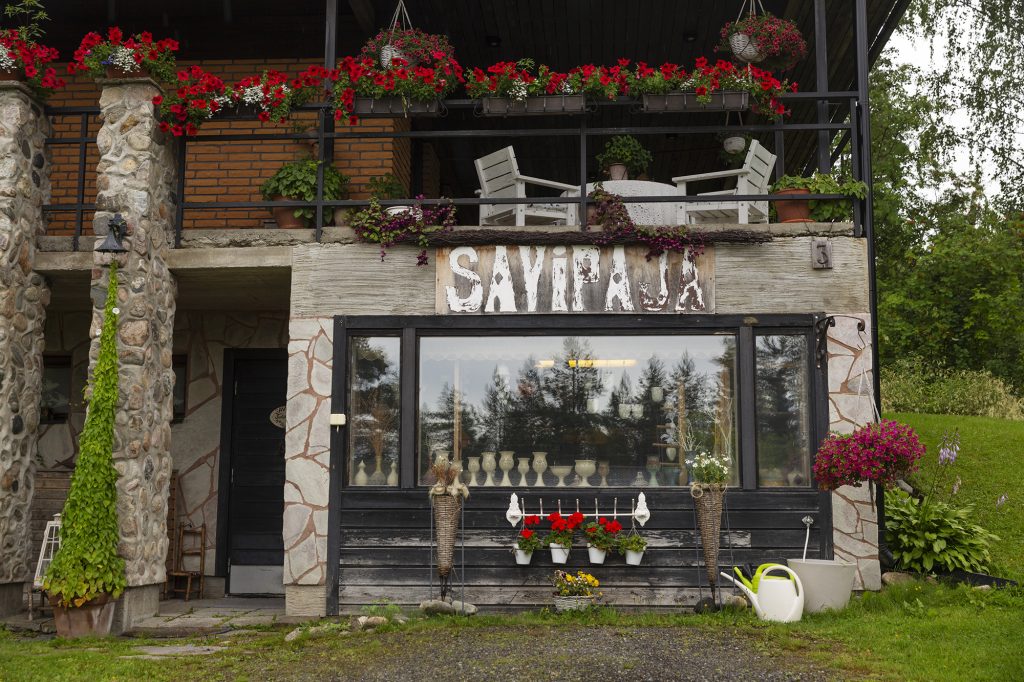 Savipaja-Tuliaistuvan rakennus ulkpuolelta Kontiolahdella.
