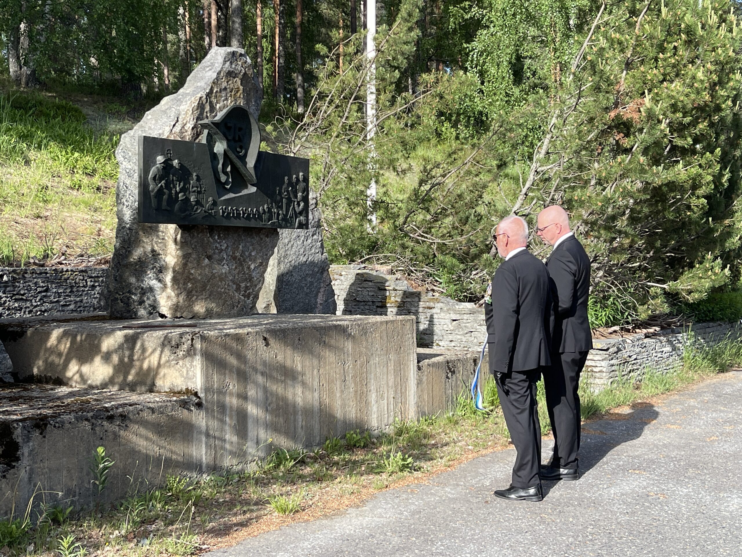 Jalkaväkirykmentti 9:n vuosipäivän juhla ja opastaulu
