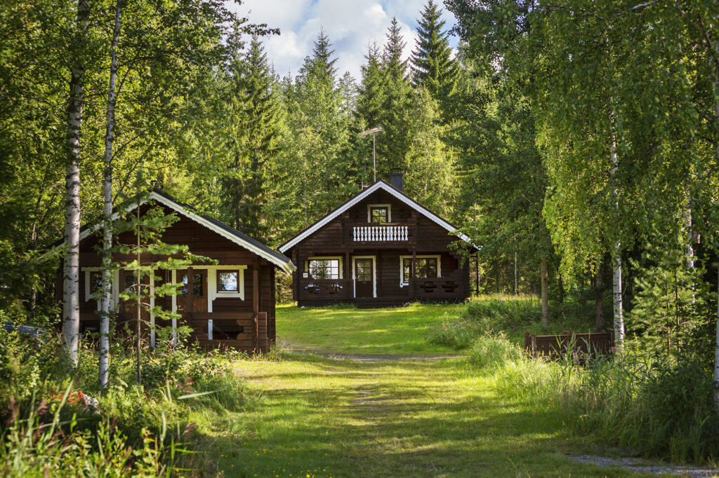 Pohjan tilan hirsihuvilat, ulkokuva edestä